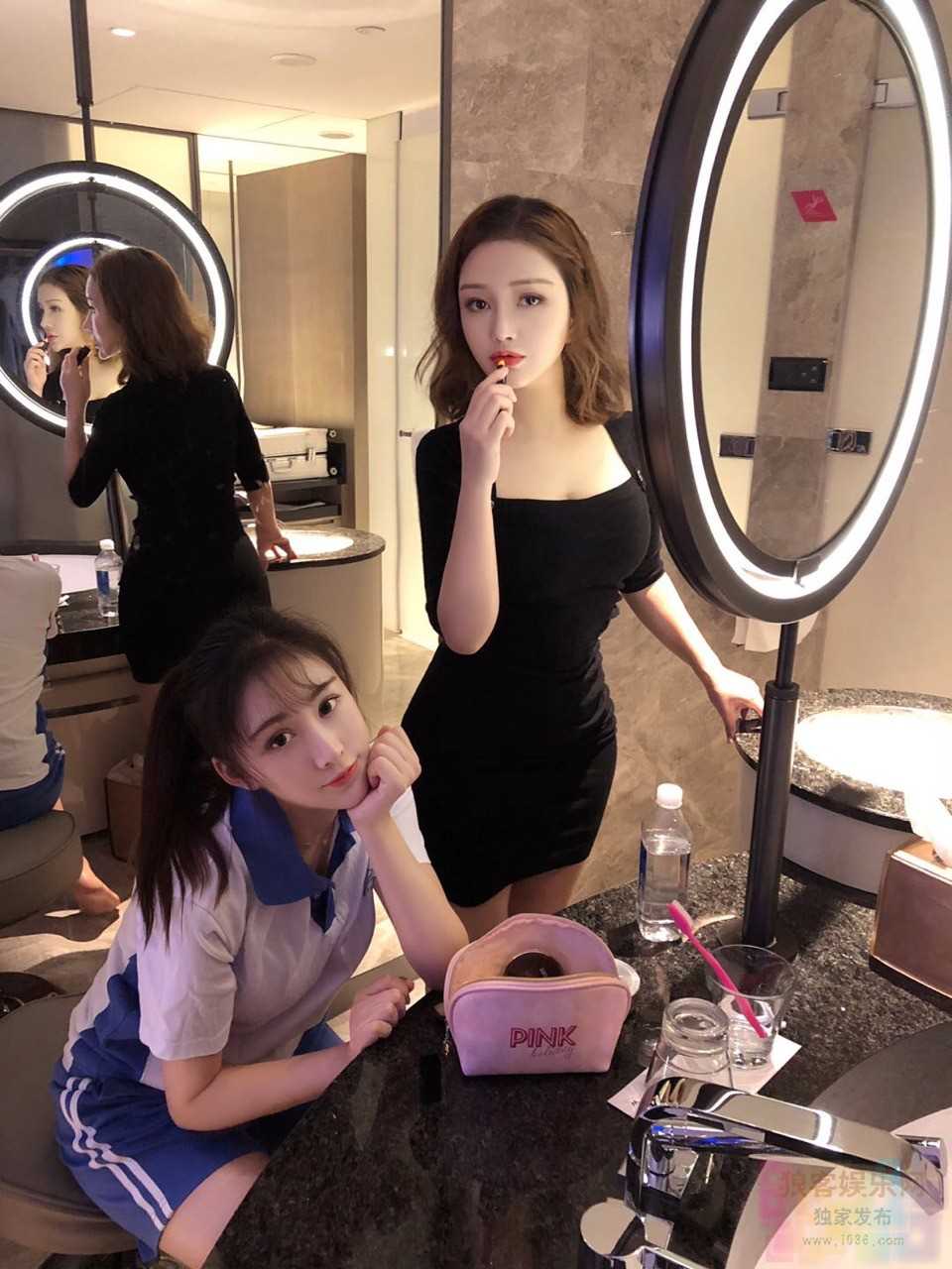 最近火爆网传妖狐平台主播雪狐母女福利视频流出 难以分辨是母女还是姐妹 高清720P原版无水印(2)