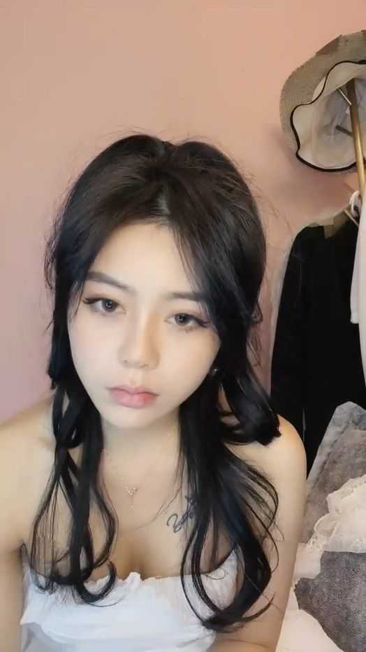 【是个乖妹妹】女神被狂舔到喷水[MP4/6V/2.25G]（2）